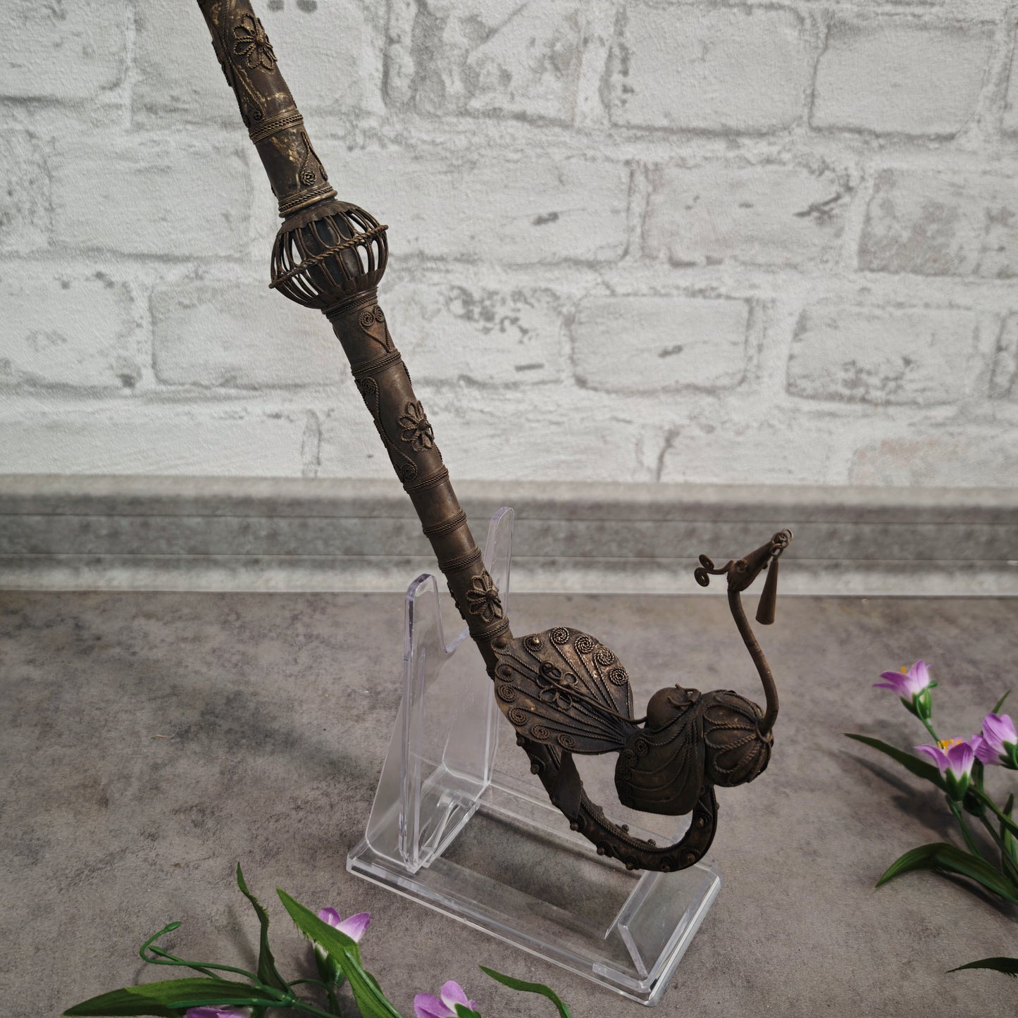 Antike Ritualpfeife aus Messing 65 cm Handarbeit mit Pfau und Ornamenten Nomaden Sammler Pfeife Deko