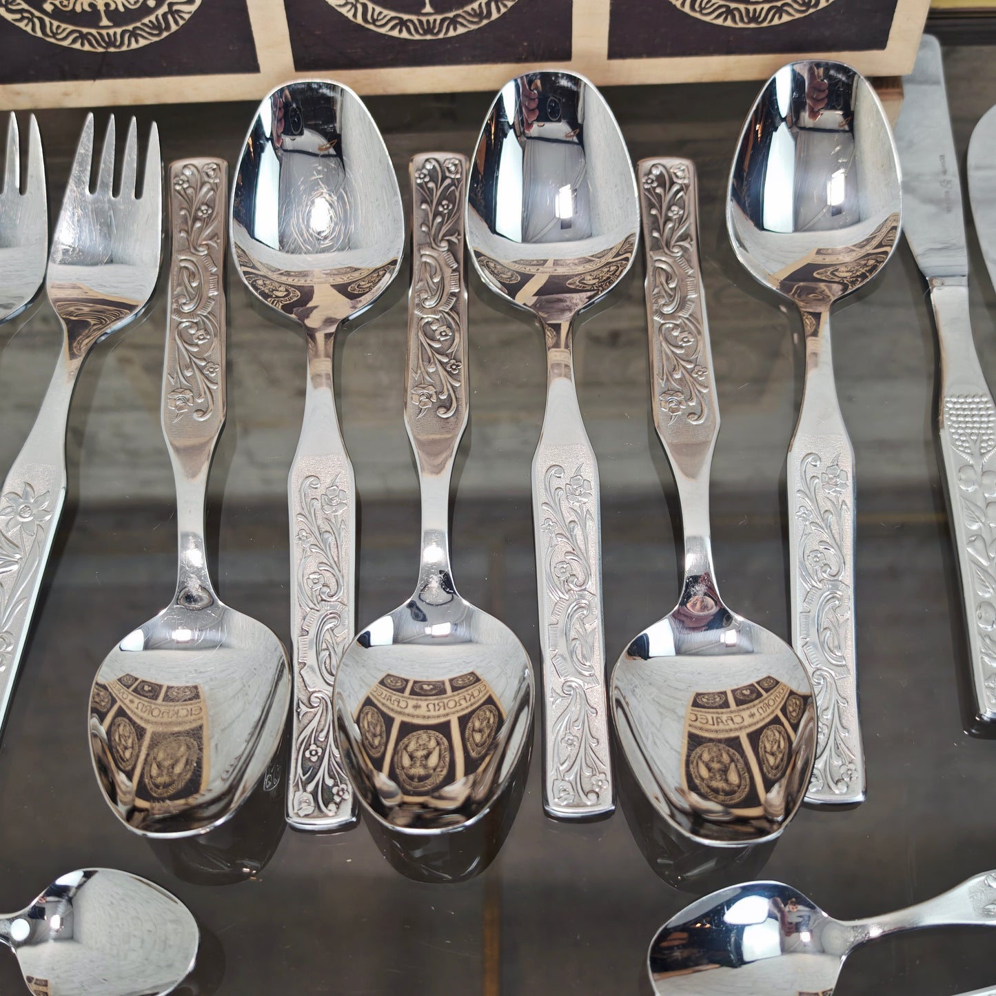 Eickhorn Chalet Besteckset 24-teilig Edelstahl für 6 Personen mit Holzkiste und Blumenornamenten Vintage Silberfarben