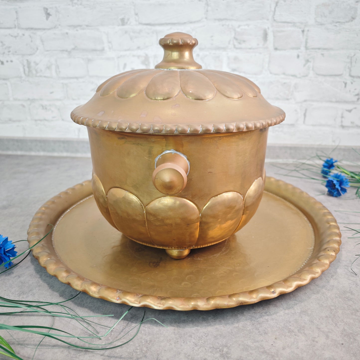 Antiker Bowletopf mit Tablett Messing EG Co. Ø 50 cm Jugendstil Art Deco dekorativ