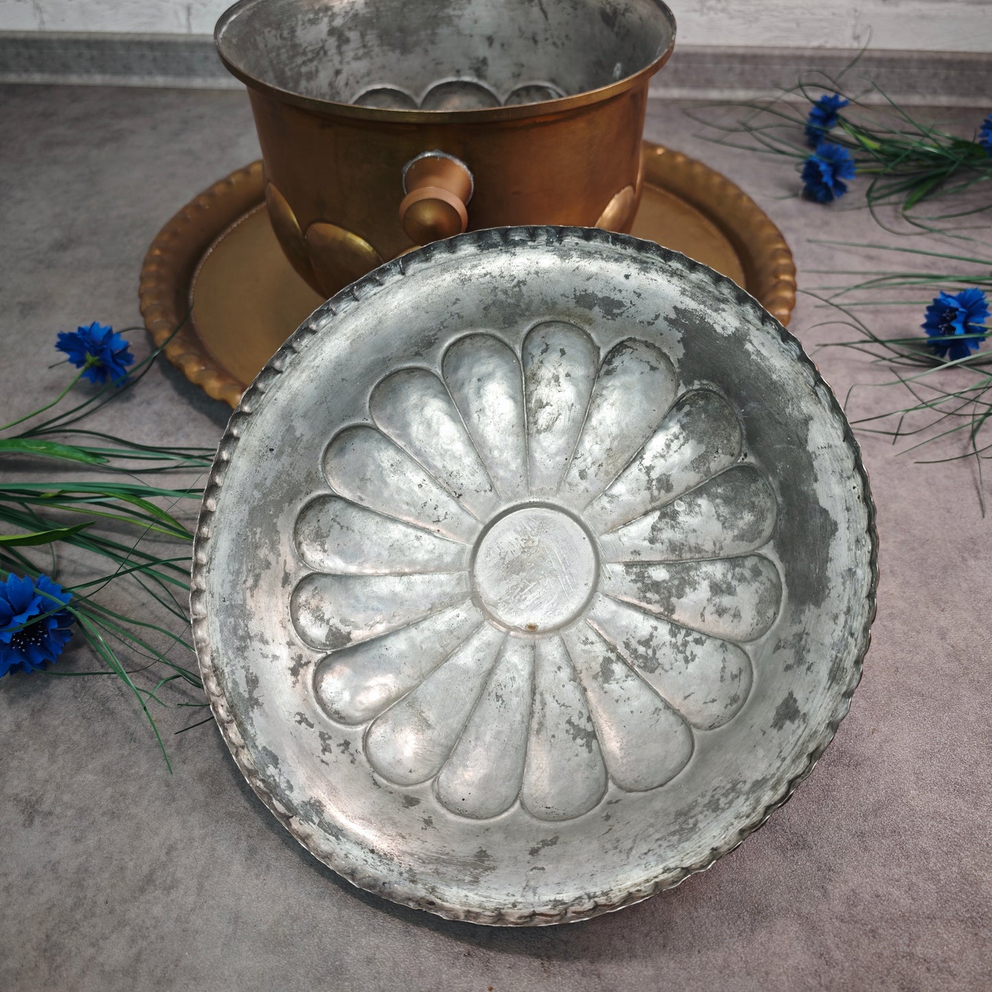 Antiker Bowletopf mit Tablett Messing EG Co. Ø 50 cm Jugendstil Art Deco dekorativ