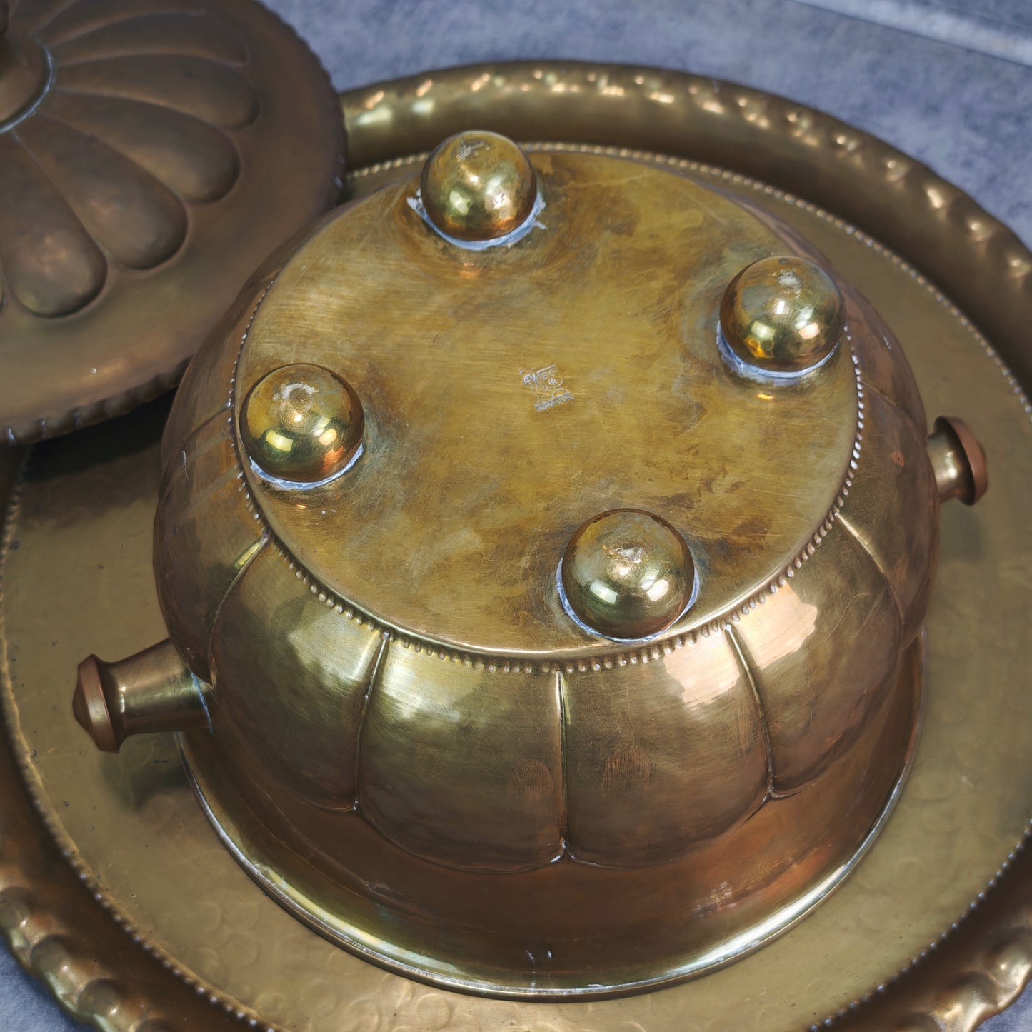 Antiker Bowletopf mit Tablett Messing EG Co. Ø 50 cm Jugendstil Art Deco dekorativ