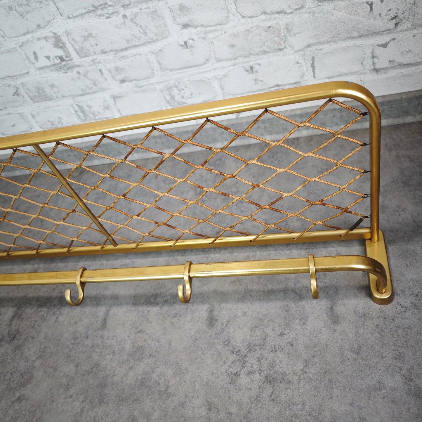 Wandgarderobe 50er Aluminium gold Hutablage vintage Midcentury Art Deco Stil