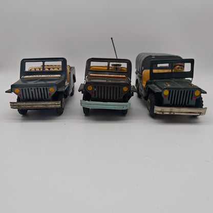 3x Blechspielzeug Army Jeep Command Farmer Reibungsantrieb Japan 54626 KCO vintage Spielzeug 60er 70er Jahre Kinderspielzeug Metall Retro