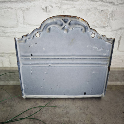 Emaille Topflappenhalter Wandhalter weiß blau mit Netzmuster und Durchbruchschmuck Landhaus Küche Deko Vintage