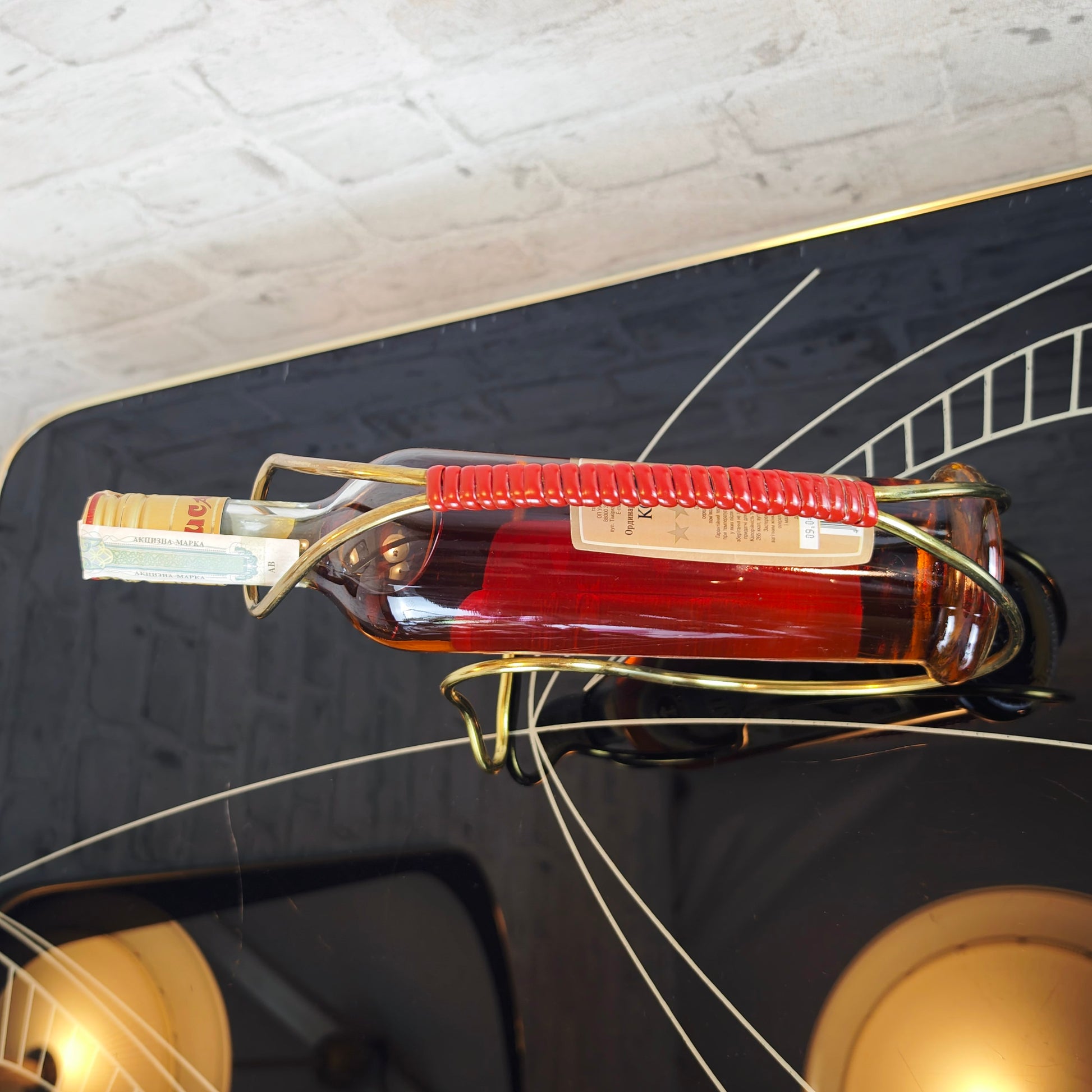 Midcentury Flaschenhalter Messing goldfarben String Ära Weinhalter 50er Jahre Retro