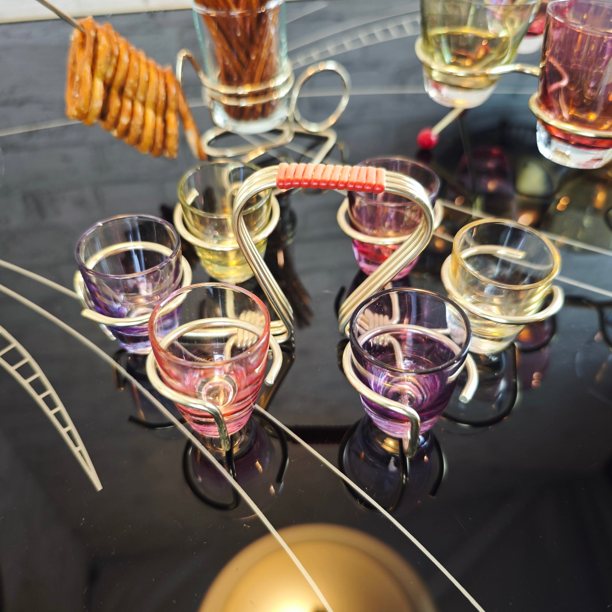 Midcentury Party Set 50er Jahre rote Kugel Schnapsgläser Schwenker Brezelhalter Messing Retro