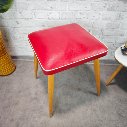 Midcentury Hocker rot Kunstleder 50er Jahre Holzbeine quadratisch Vintage Sitzhocker Space Age Rockabilly Retro Möbel