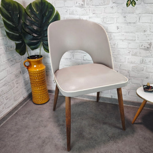 Midcentury Stuhl grau Kunstleder 50er Jahre Vintage Retro Industrial Loft Skandi Atomic Age Stuhl Holzbeine