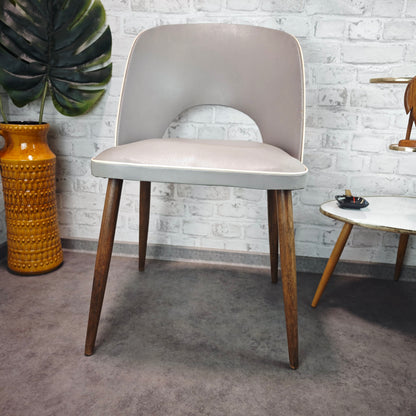 Midcentury Stuhl grau Kunstleder 50er Jahre Vintage Retro Industrial Loft Skandi Atomic Age Stuhl Holzbeine