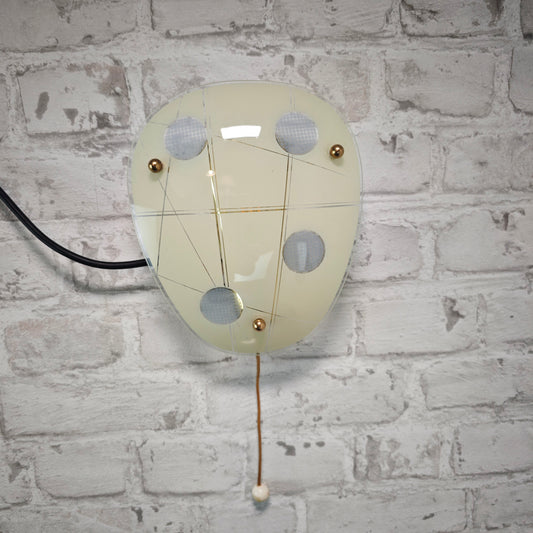 Wandlampe 50er Jahre Glas Messing Nierenform Midcentury Vintage Space Age mit Zugschalter