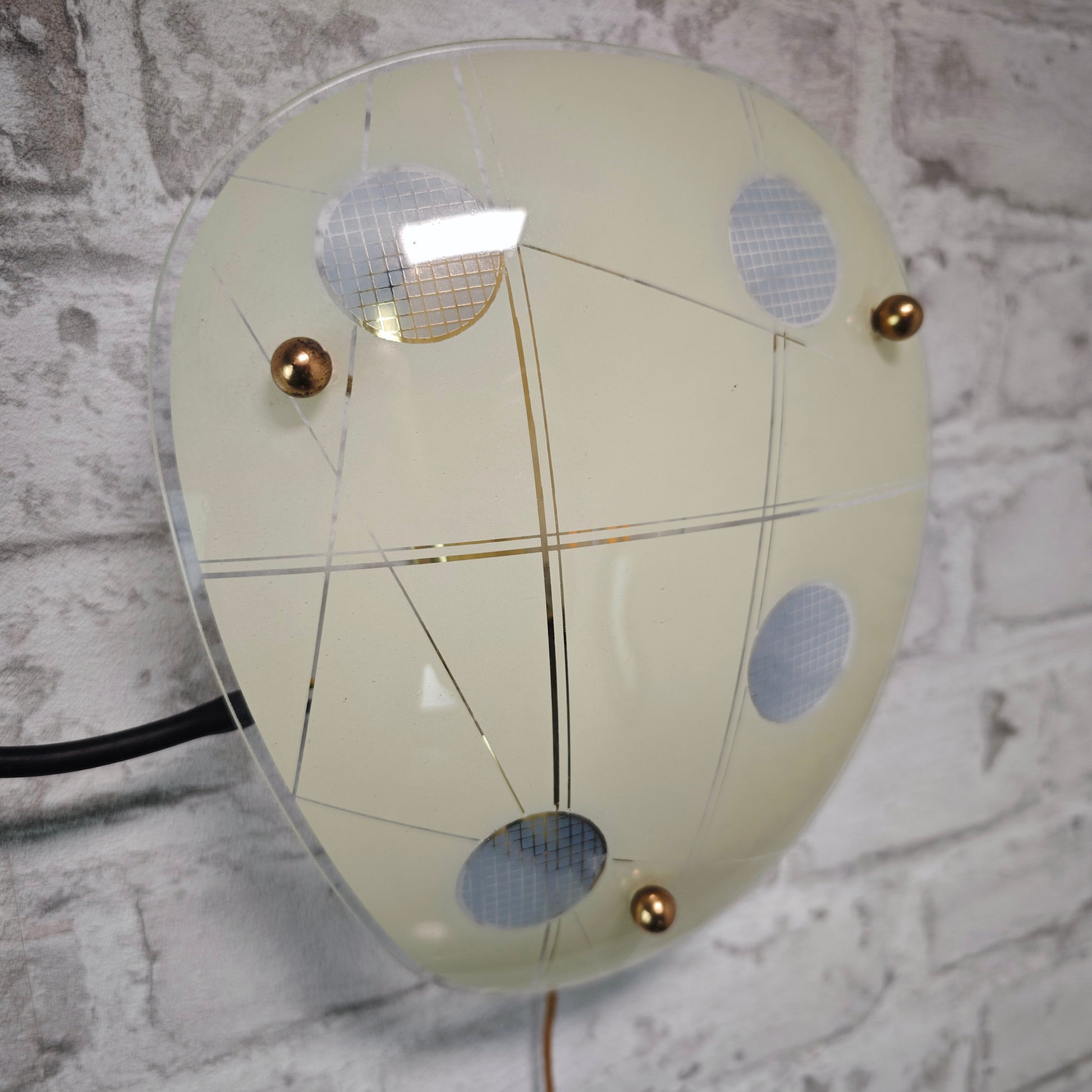 Wandlampe 50er Jahre Glas Messing Nierenform Midcentury Vintage Space Age mit Zugschalter