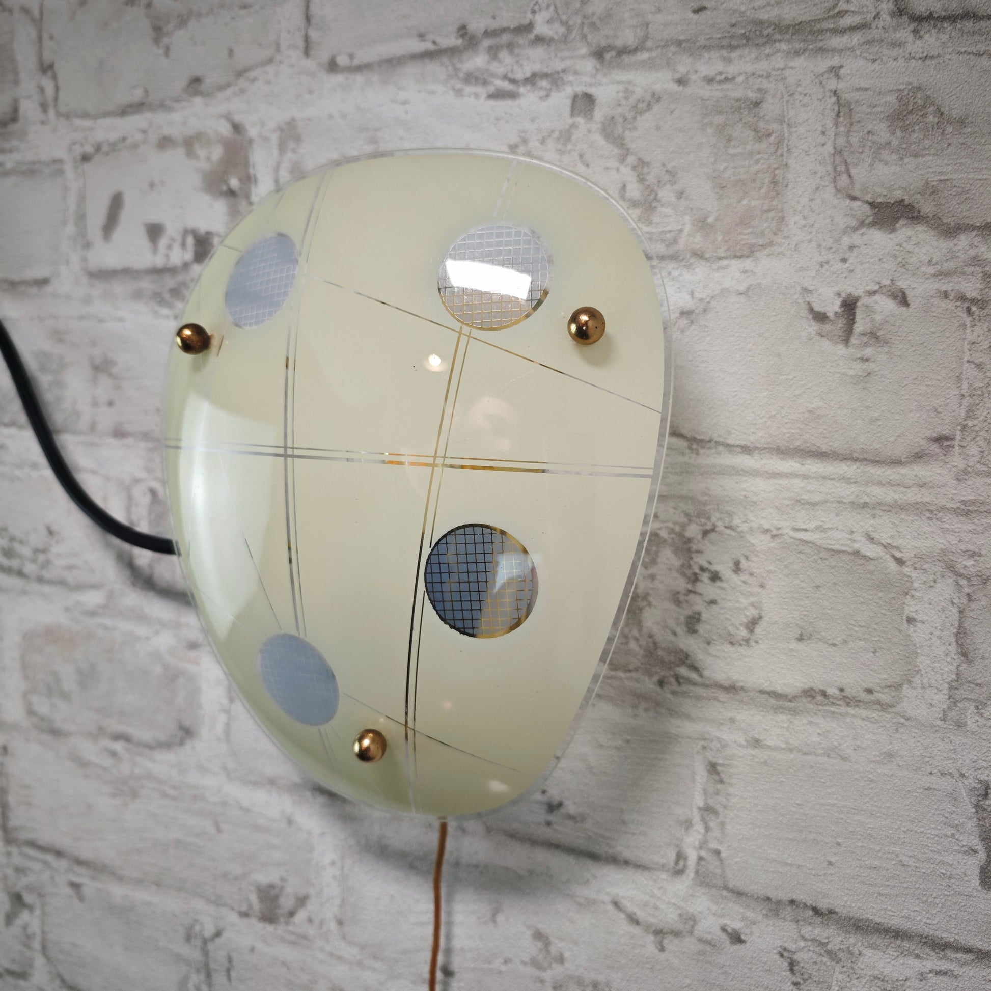 Wandlampe 50er Jahre Glas Messing Nierenform Midcentury Vintage Space Age mit Zugschalter