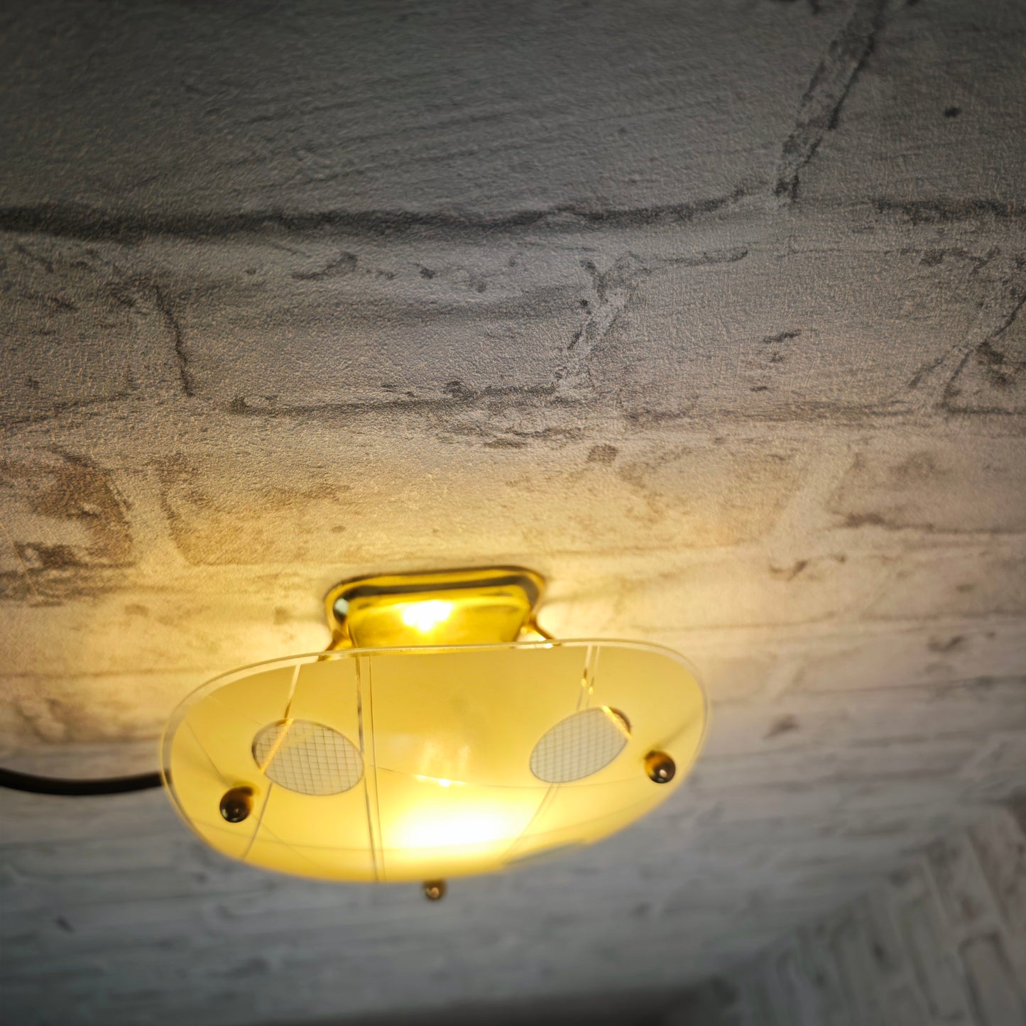 Wandlampe 50er Jahre Glas Messing Nierenform Midcentury Vintage Space Age mit Zugschalter