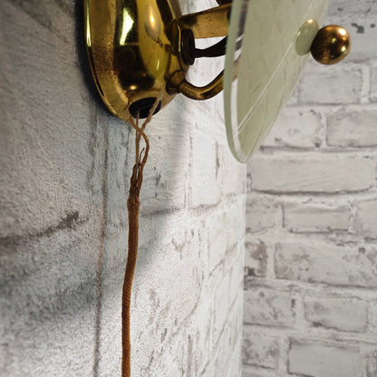 Wandlampe 50er Jahre Glas Messing Nierenform Midcentury Vintage Space Age mit Zugschalter