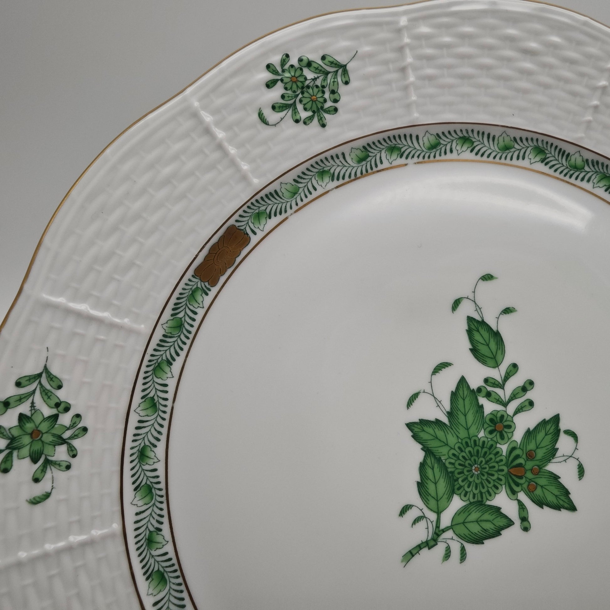 Herend Speiseteller Chinese Bouquet Apponyi Grün mit Goldrand Porzellan 25,5 cm Vintage Ungarn