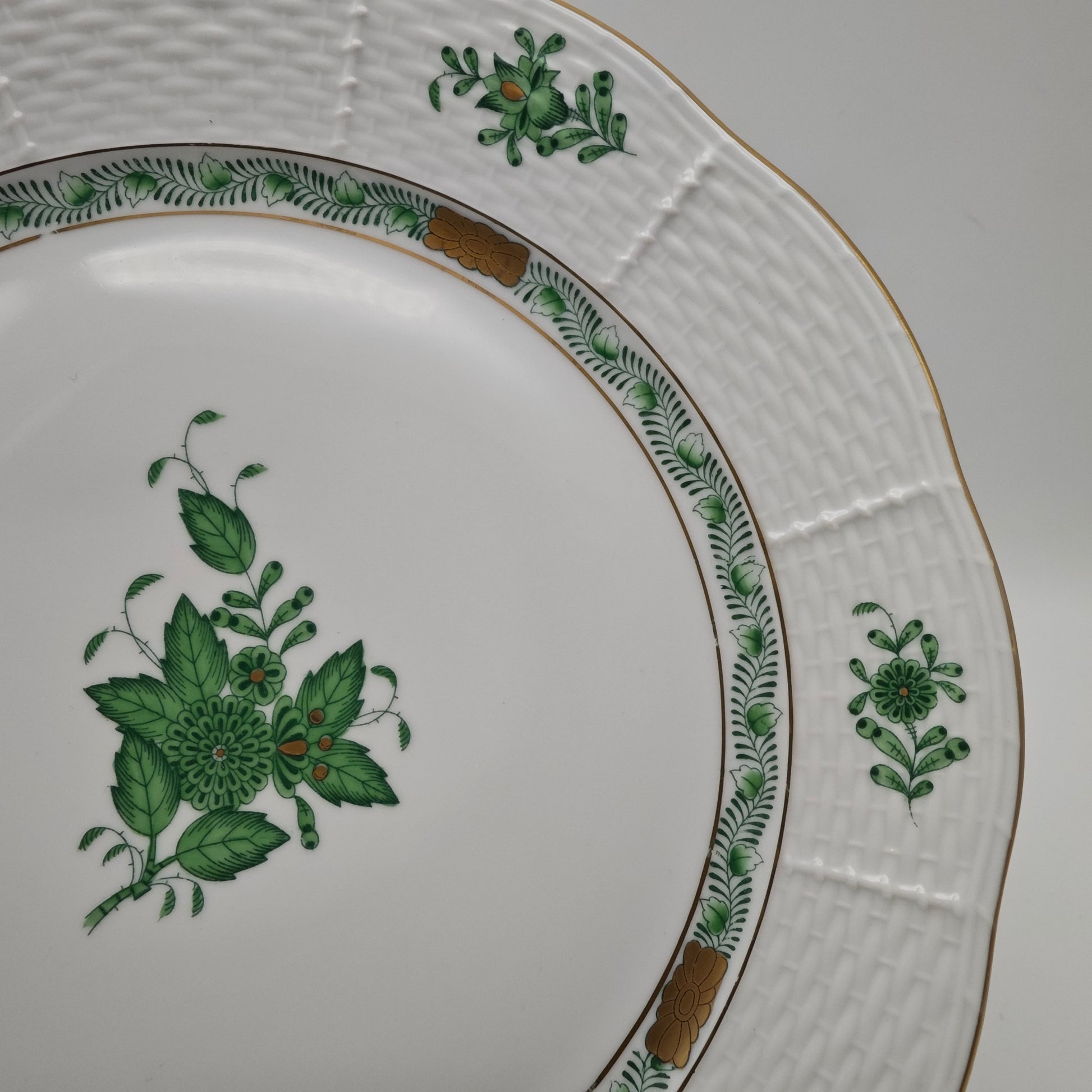 Herend Speiseteller Chinese Bouquet Apponyi Grün mit Goldrand Porzellan 25,5 cm Vintage Ungarn