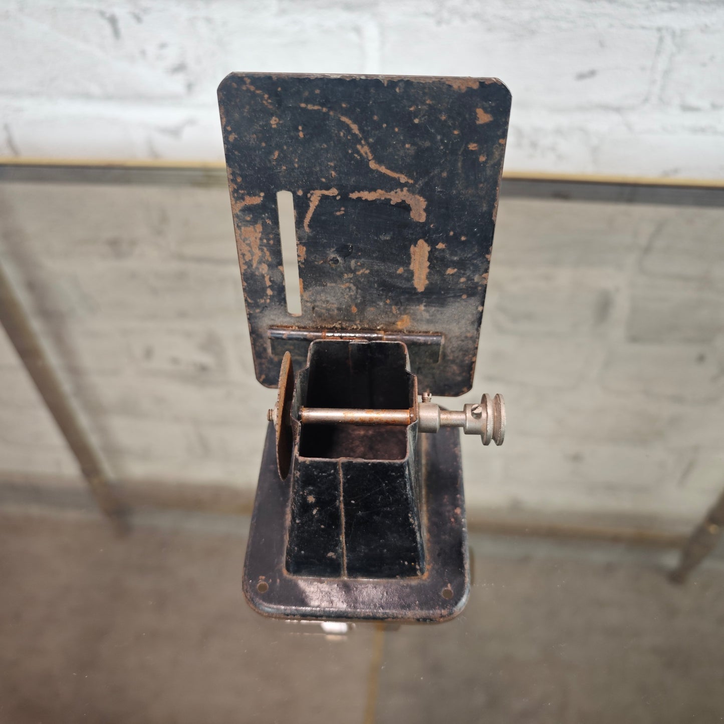 Antike Dampfmaschinen Kreissäge 1920er Zubehör aus Blech mit Zahnradantrieb frühes technisches Spielzeug Dampfspielzeug