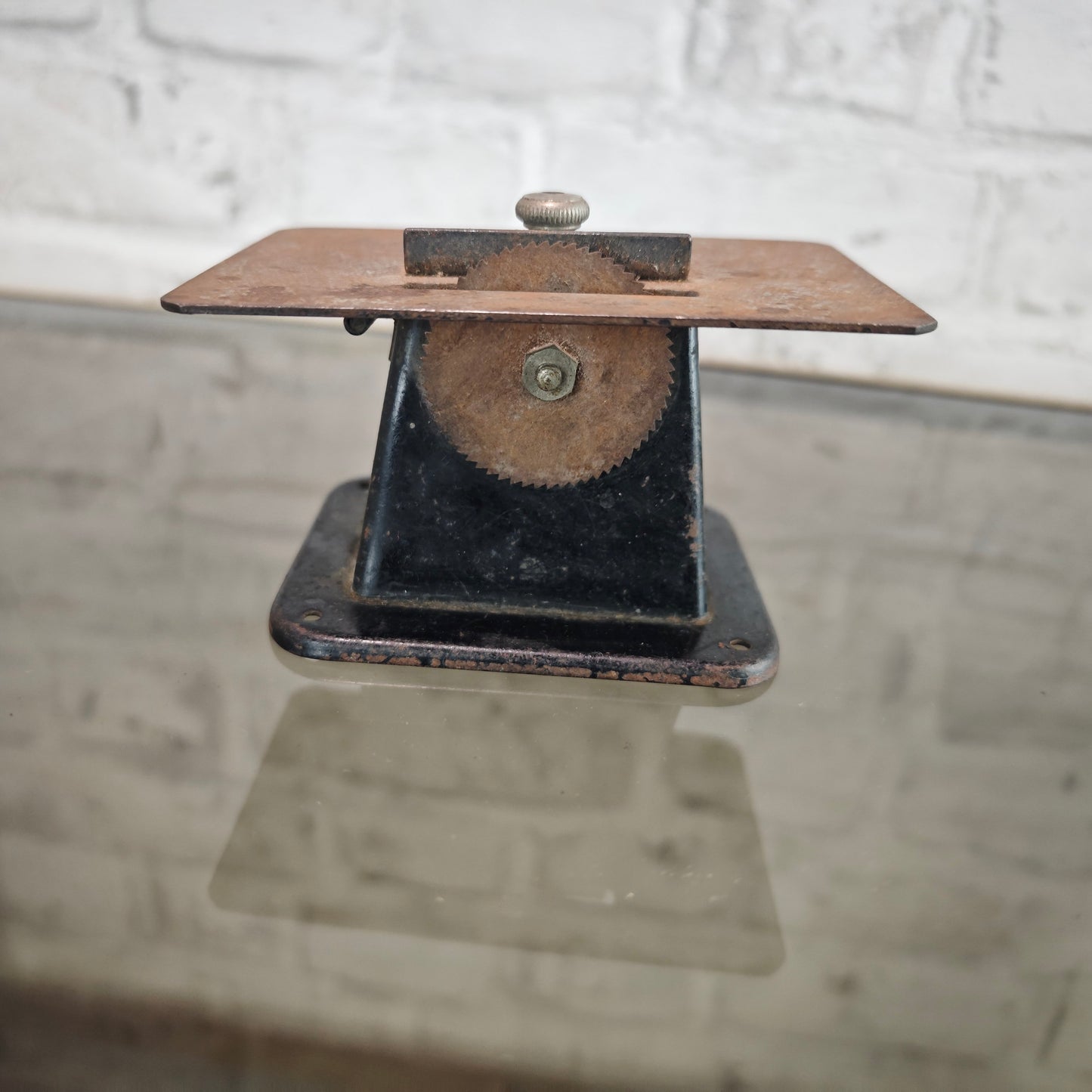 Antike Dampfmaschinen Kreissäge 1920er Zubehör aus Blech mit Zahnradantrieb frühes technisches Spielzeug Dampfspielzeug