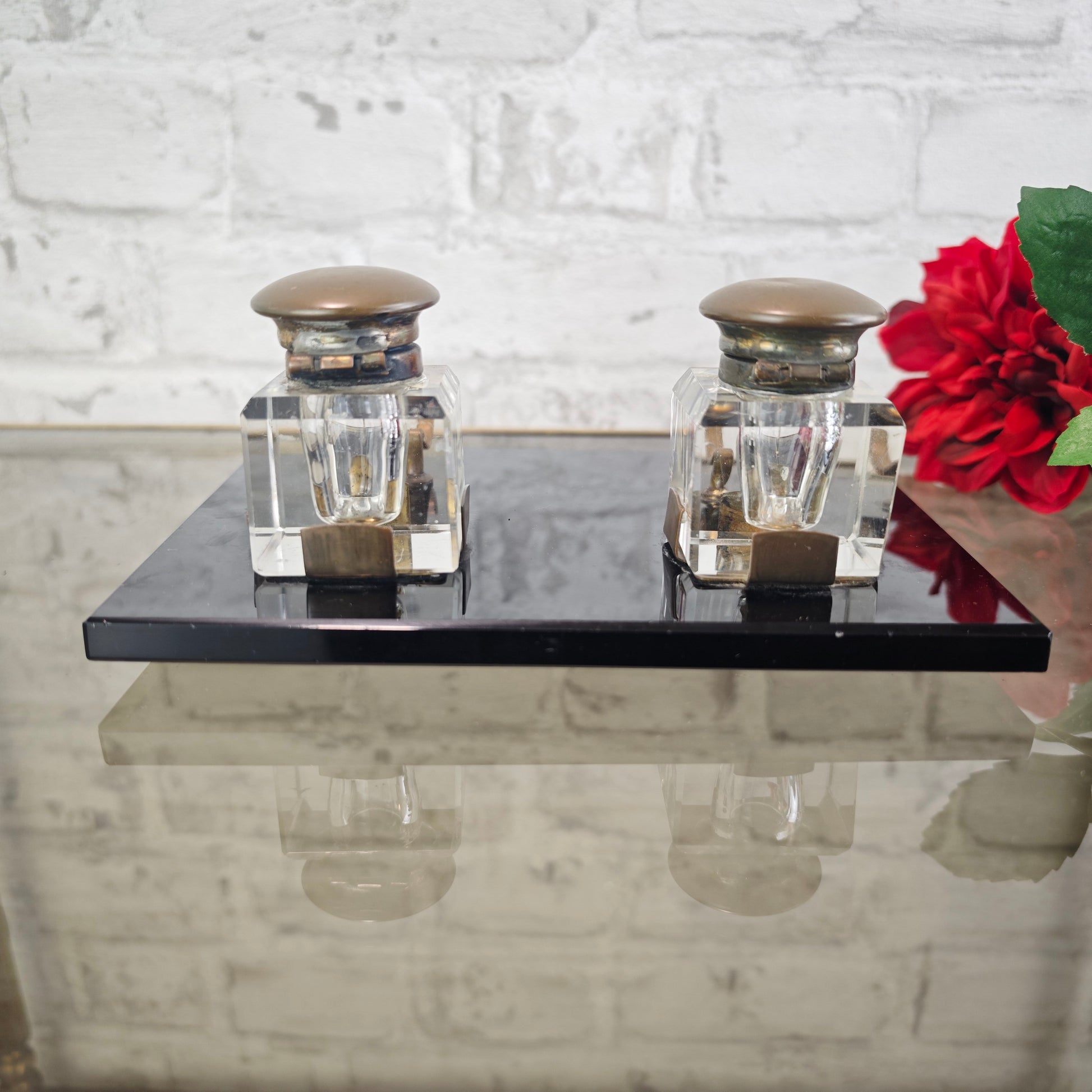 Schreibtischset Tintenfass Füllerhalter Glas Messing auf schwarzem Steinsockel Vintage Schreibgarnitur