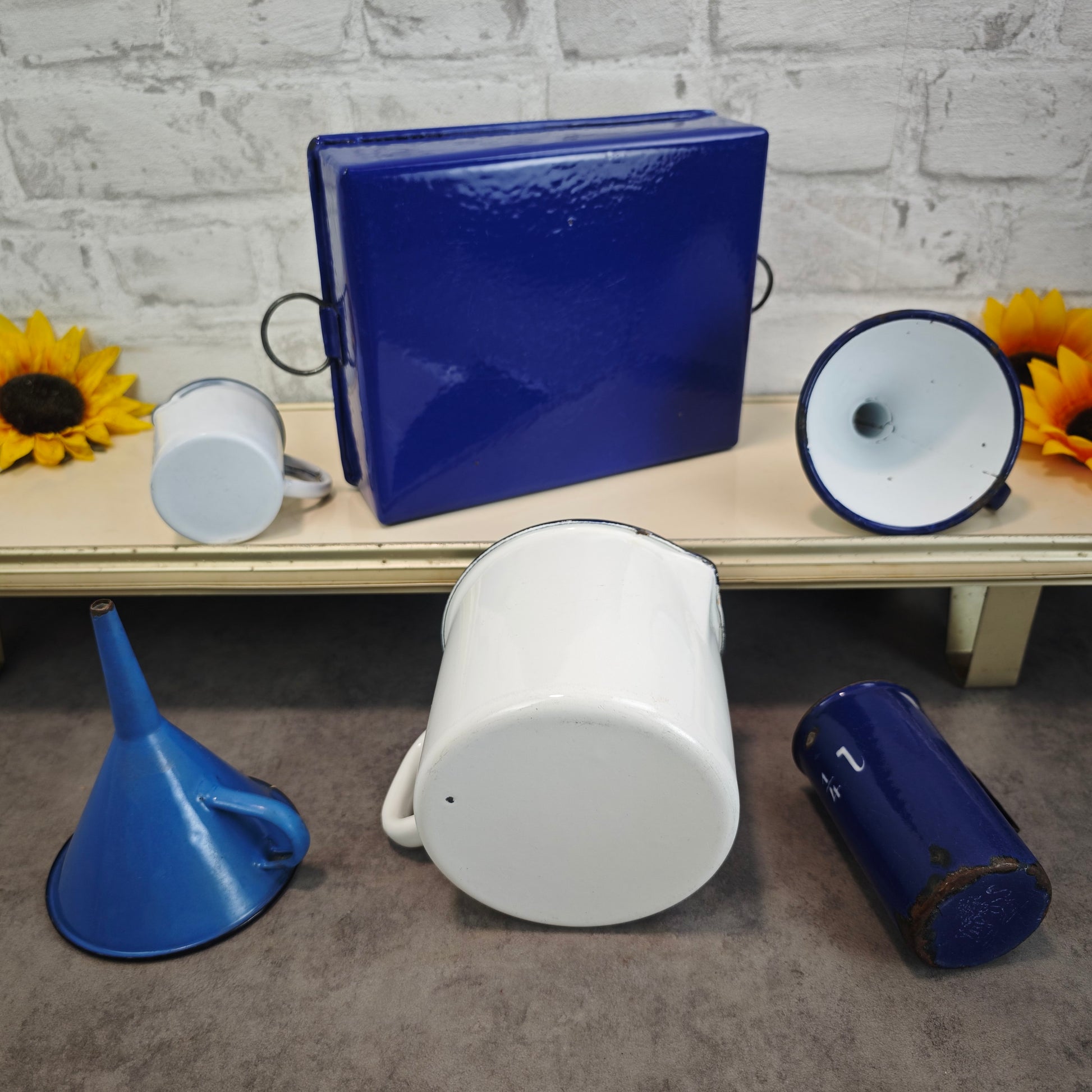 Emaille Set 6 Teile Blau Weiß Vintage Japy-Frères 1920er 1930er Landhaus Küche Backform Trichter Messbecher