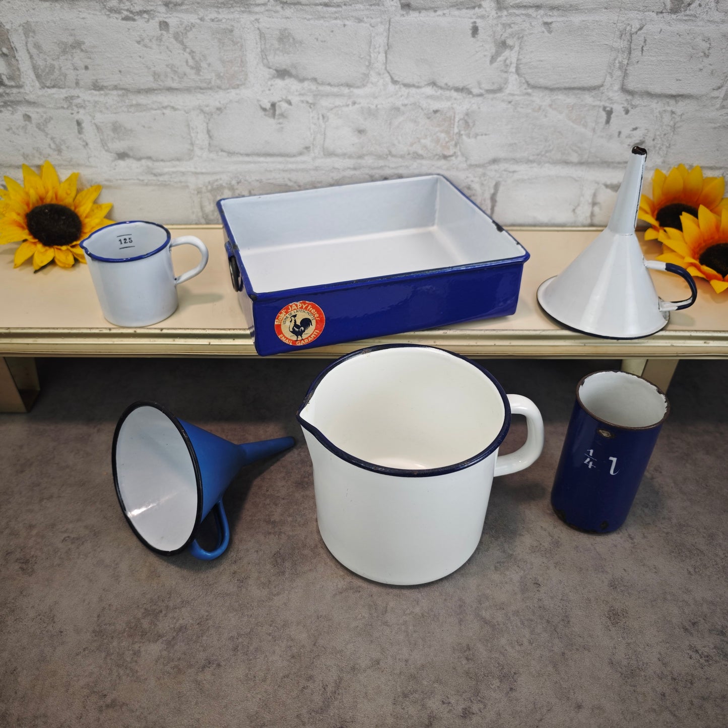 Emaille Set 6 Teile Blau Weiß Vintage Japy-Frères 1920er 1930er Landhaus Küche Backform Trichter Messbecher
