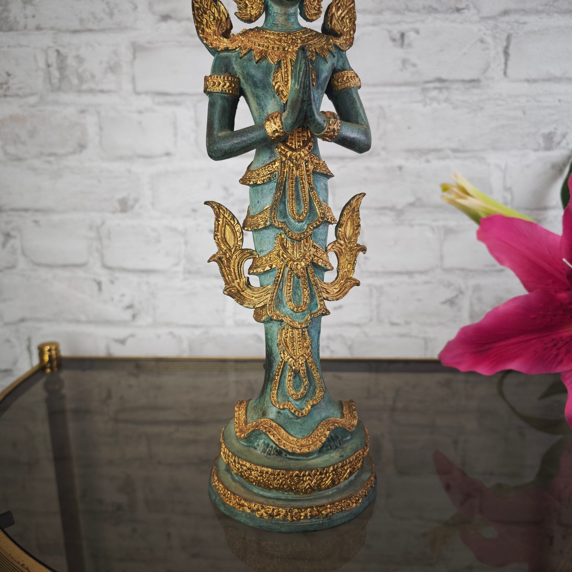 Thai Thepphanom Figur Bronze Patina 38 cm Messingguss stehende Deva Anjali Mudra Tempelwächter Statue Meditationsraum Yoga Deko