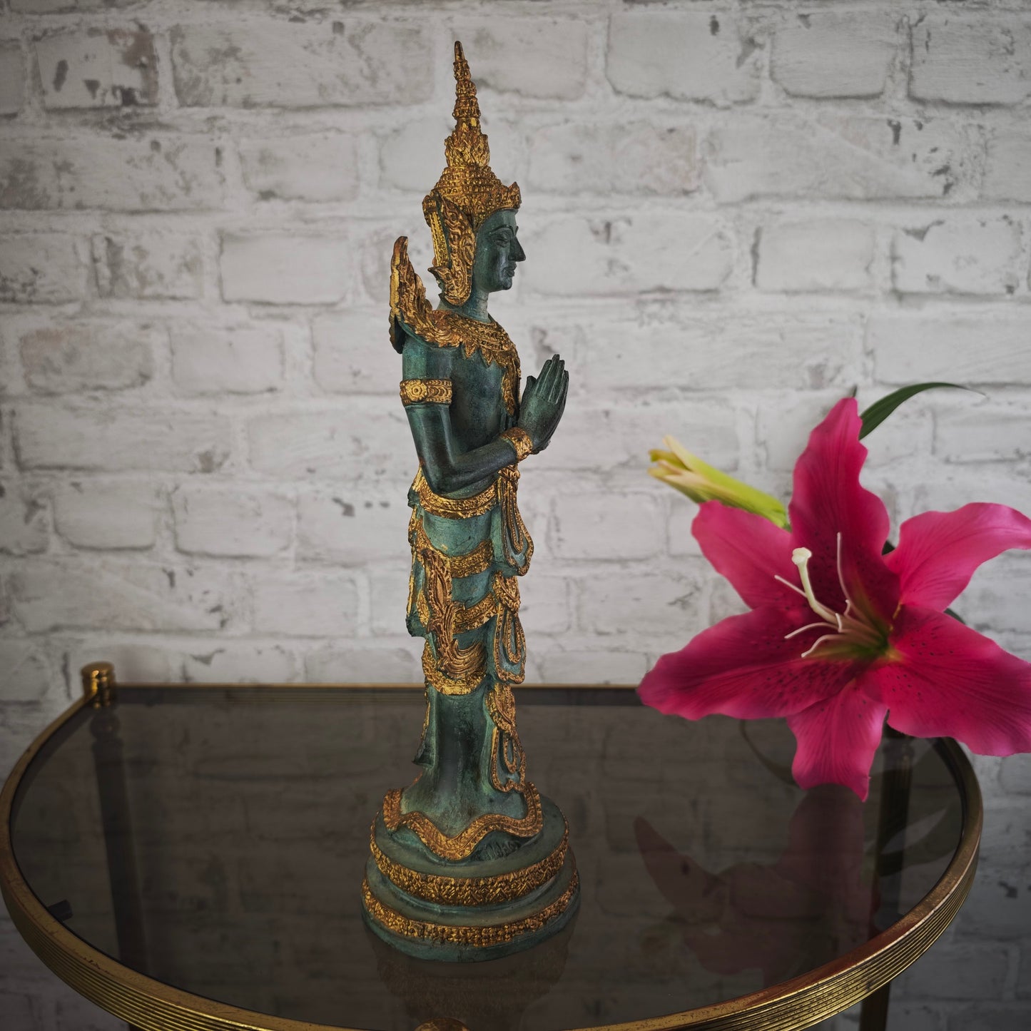 Thai Thepphanom Figur Bronze Patina 38 cm Messingguss stehende Deva Anjali Mudra Tempelwächter Statue Meditationsraum Yoga Deko