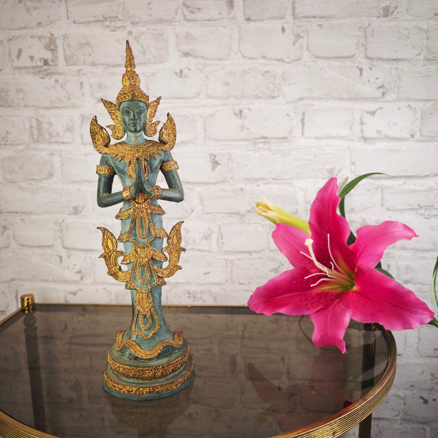 Thai Thepphanom Figur Bronze Patina 38 cm Messingguss stehende Deva Anjali Mudra Tempelwächter Statue Meditationsraum Yoga Deko