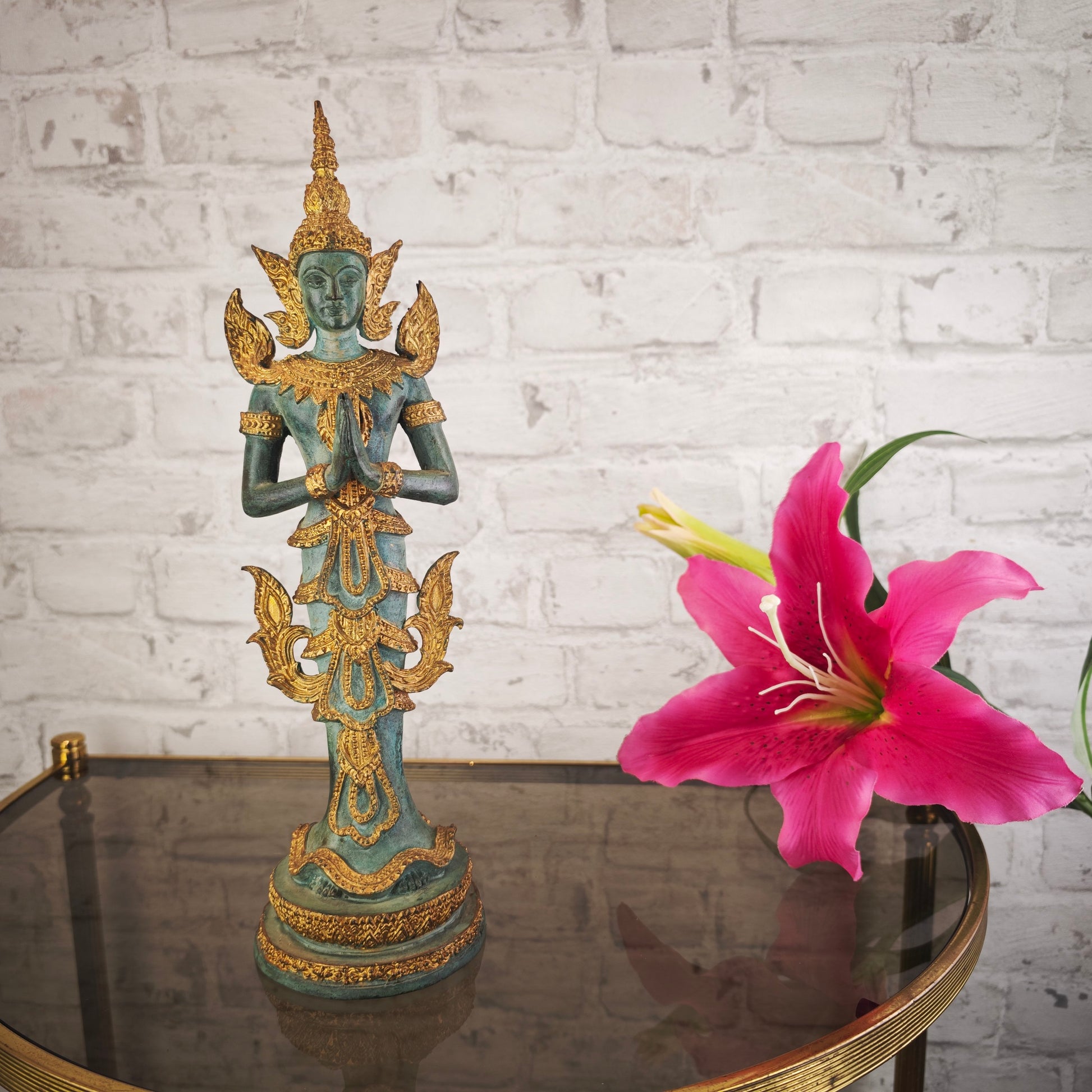 Thai Thepphanom Figur Bronze Patina 38 cm Messingguss stehende Deva Anjali Mudra Tempelwächter Statue Meditationsraum Yoga Deko