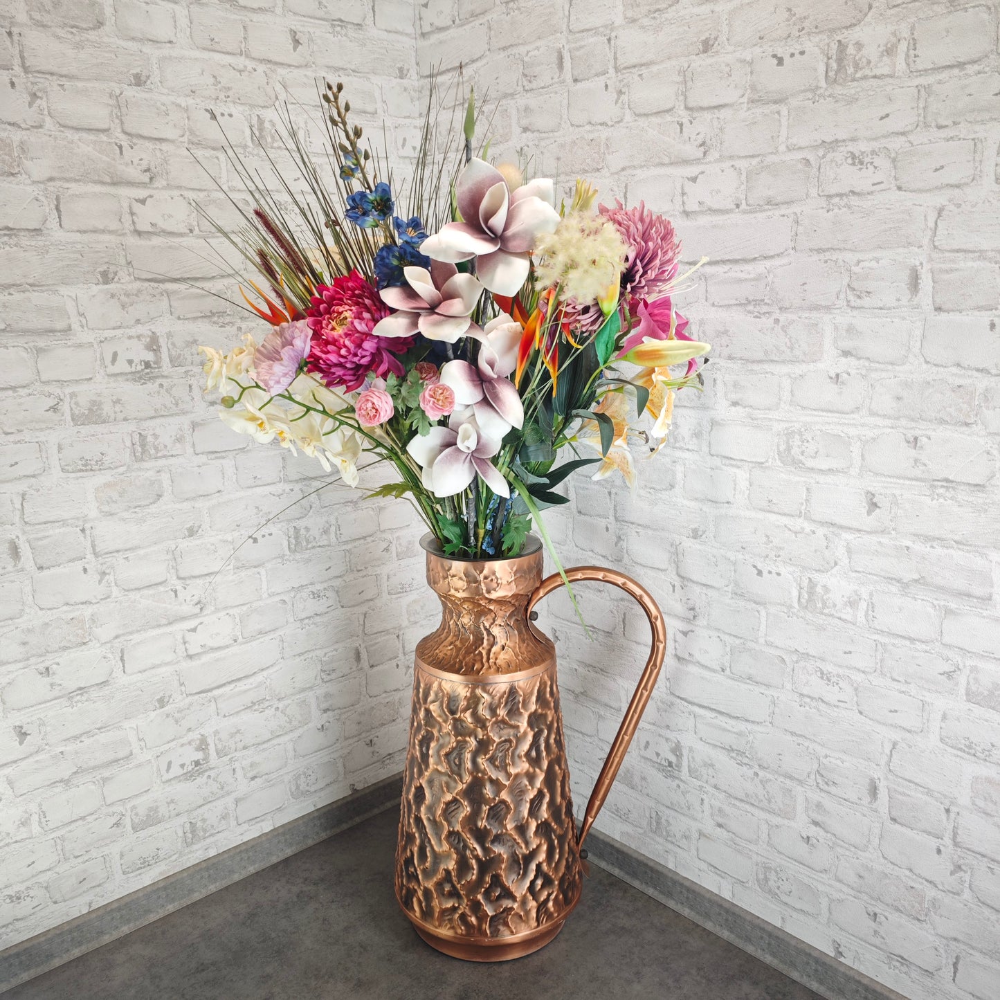 Große gehämmerte Kupfervase Hammerstruktur 61 cm Midcentury Maximalismus Loft Deko Metallvase Kupferkrug Relief Strukturvase Vintage