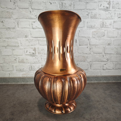 Midcentury Kupfer Bodenvase mit Henkel SKS Hammered Copper Pitcher 52 cm Kaminvase Maximalismus Vintage