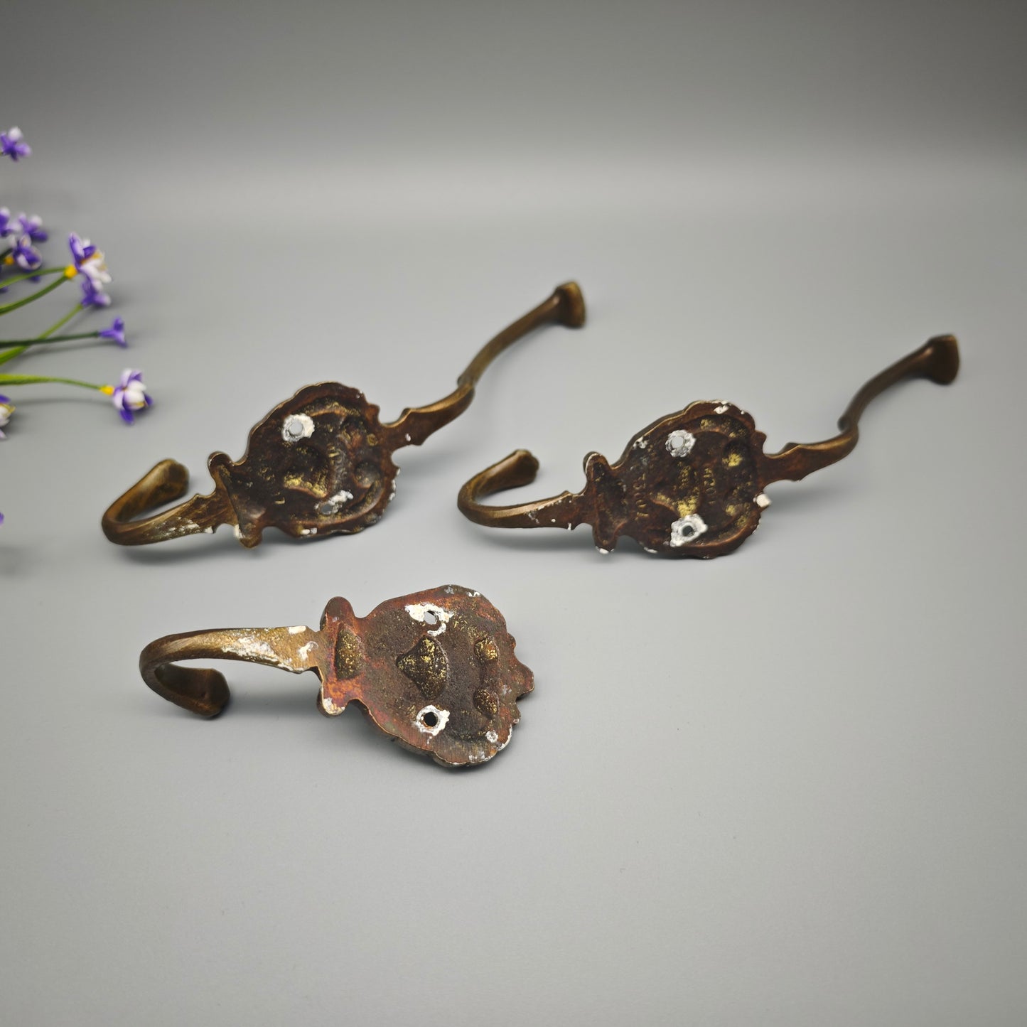 3 Messing Wandhaken im Barockstil mit Muschelmotiv Garderobenhaken Rokoko Wanddeko Hollywood Regency