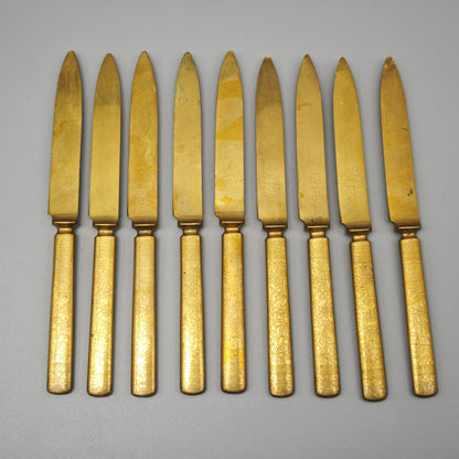 9 Messer aus Messing mit floraler Gravur Dessertmesser Gründerzeit Viktorianischer Stil goldfarben Ornament Deko Set