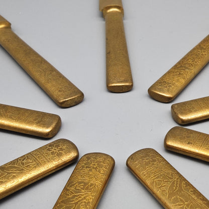 9 Messer aus Messing mit floraler Gravur Dessertmesser Gründerzeit Viktorianischer Stil goldfarben Ornament Deko Set