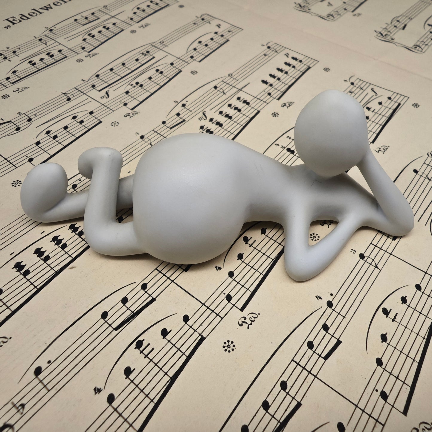 Royal Copenhagen Musica Dreamy Note Figur weiß Biscuit Porzellan Monica Ritterband moderne Deko Skulptur