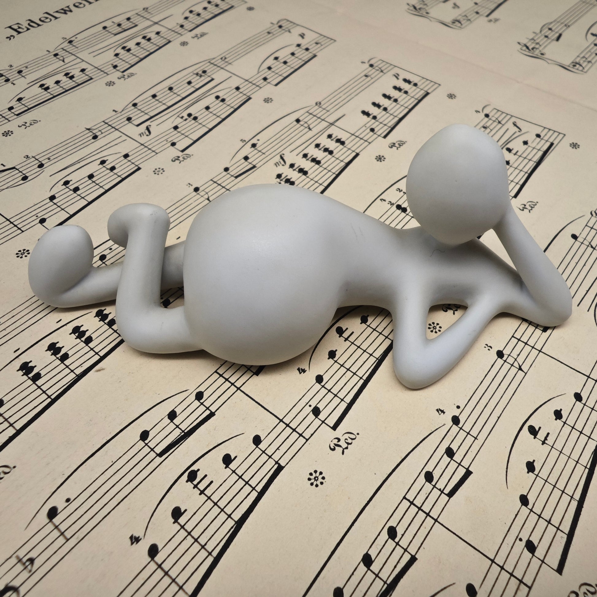 Royal Copenhagen Musica Dreamy Note Figur weiß Biscuit Porzellan Monica Ritterband moderne Deko Skulptur