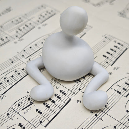 Royal Copenhagen Musica Sofa Note Figur weiß Biscuit Porzellan Monica Ritterband moderne Skulptur Dänemark Design