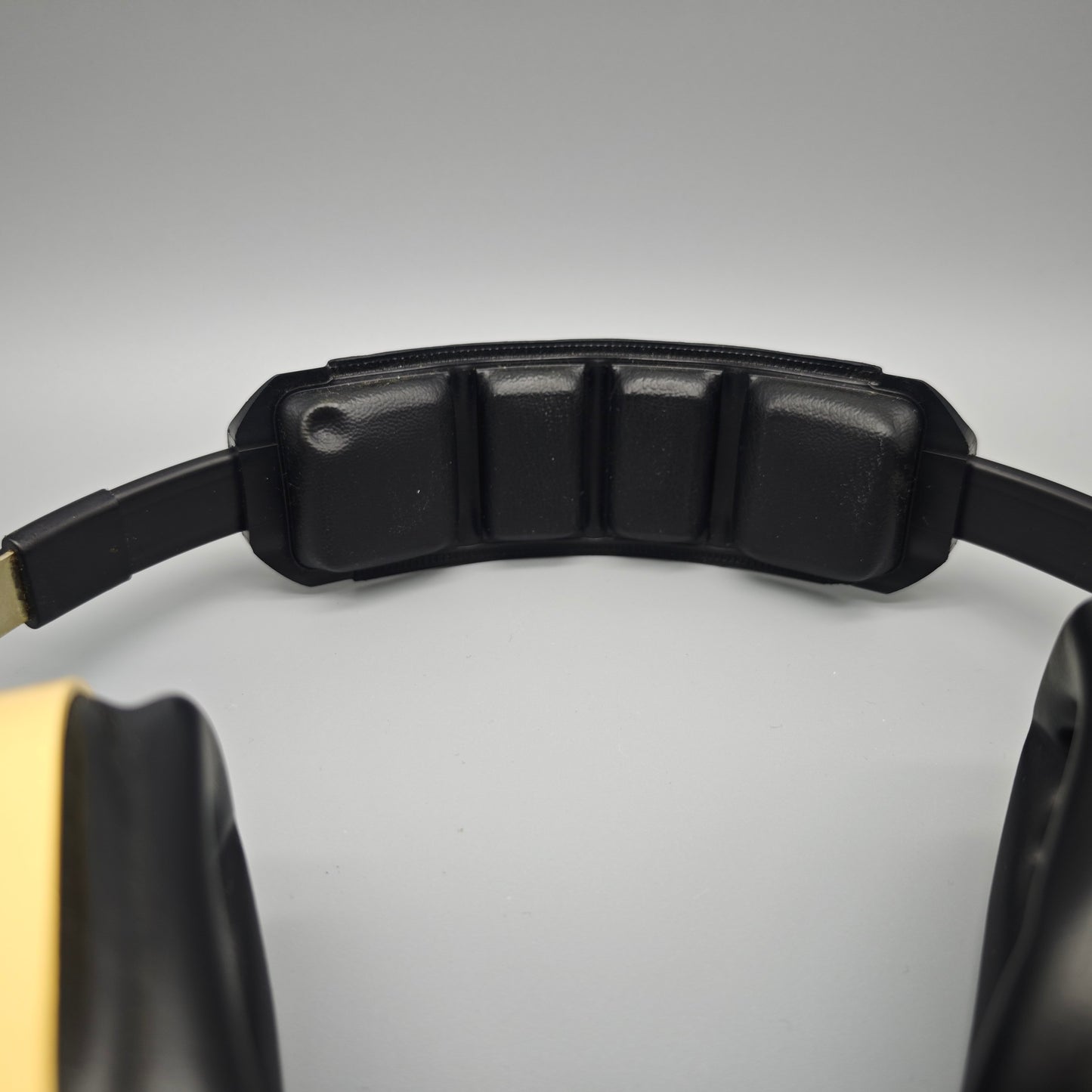 Grundig GDHS 215 Kopfhörer Over Ear 1970er Kunststoff beige schwarz vintage Audio