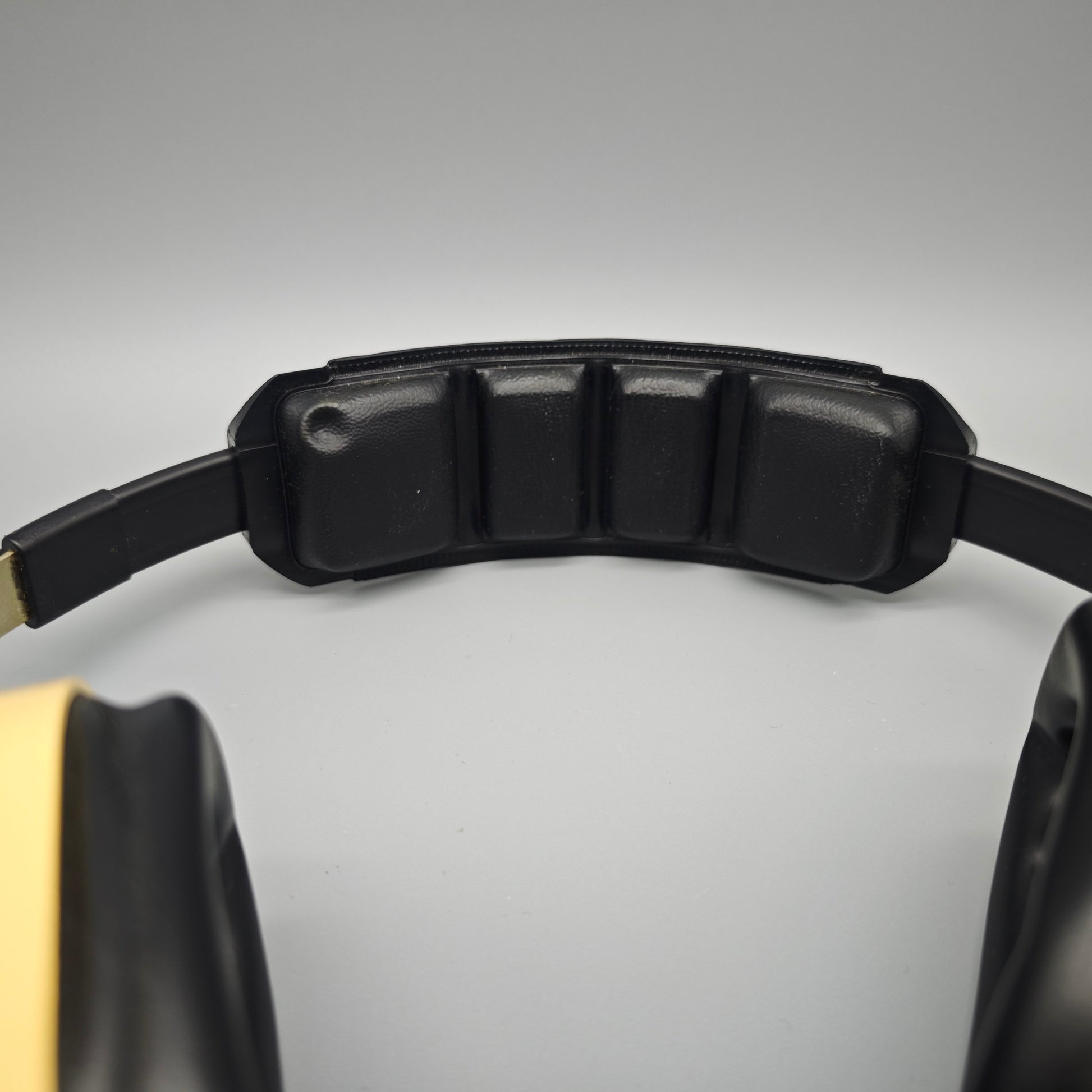 Grundig GDHS 215 Kopfhörer Over Ear 1970er Kunststoff beige schwarz vintage Audio