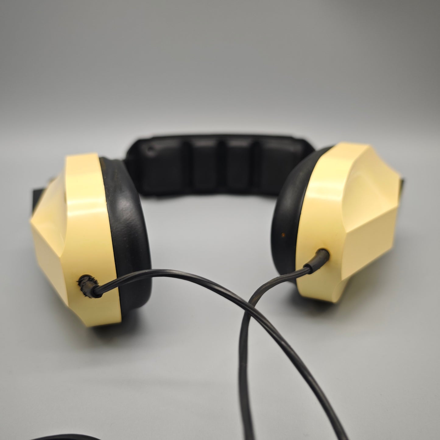 Grundig GDHS 215 Kopfhörer Over Ear 1970er Kunststoff beige schwarz vintage Audio