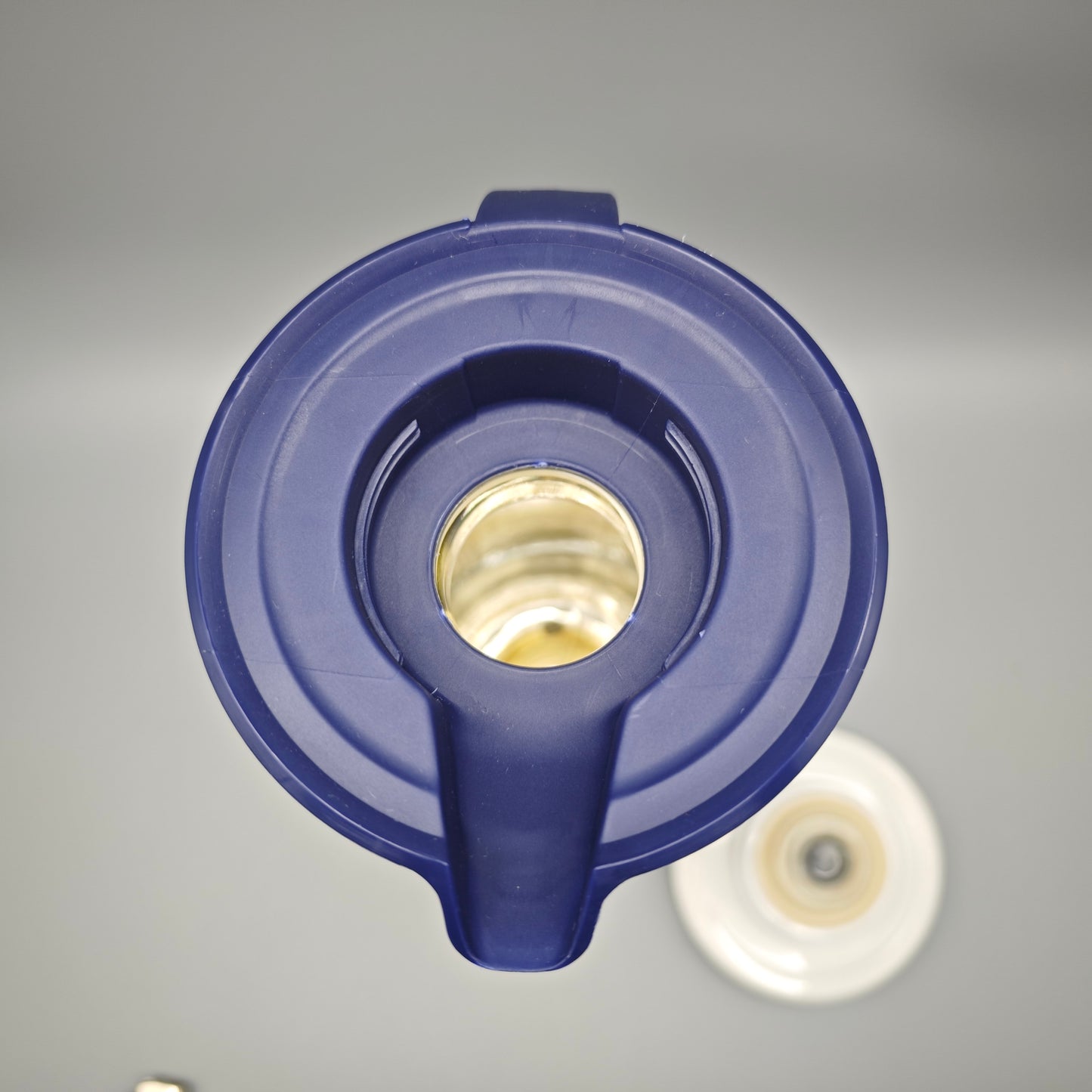 Tupperware Thermowächter 1L Kaffeekanne blau weiß Isolierkanne mit Druckverschluss Kunststoff Vintage Küchenaccessoire