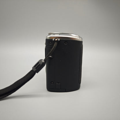 Nikon Coolpix P50 Digitalkamera 8,1 MP mit Tasche 4,7–17 mm Nikkor 3,6x Zoom