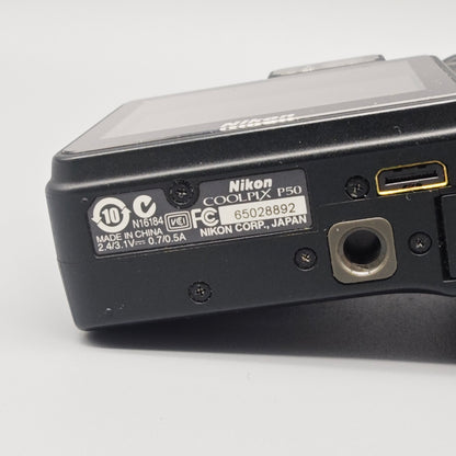 Nikon Coolpix P50 Digitalkamera 8,1 MP mit Tasche 4,7–17 mm Nikkor 3,6x Zoom