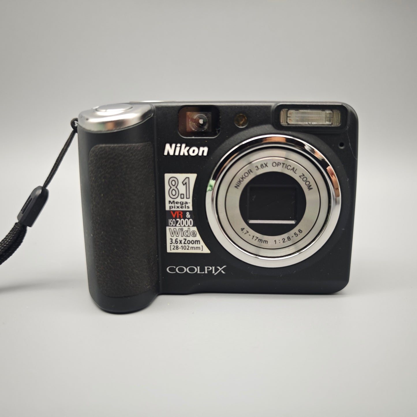 Nikon Coolpix P50 Digitalkamera 8,1 MP mit Tasche 4,7–17 mm Nikkor 3,6x Zoom