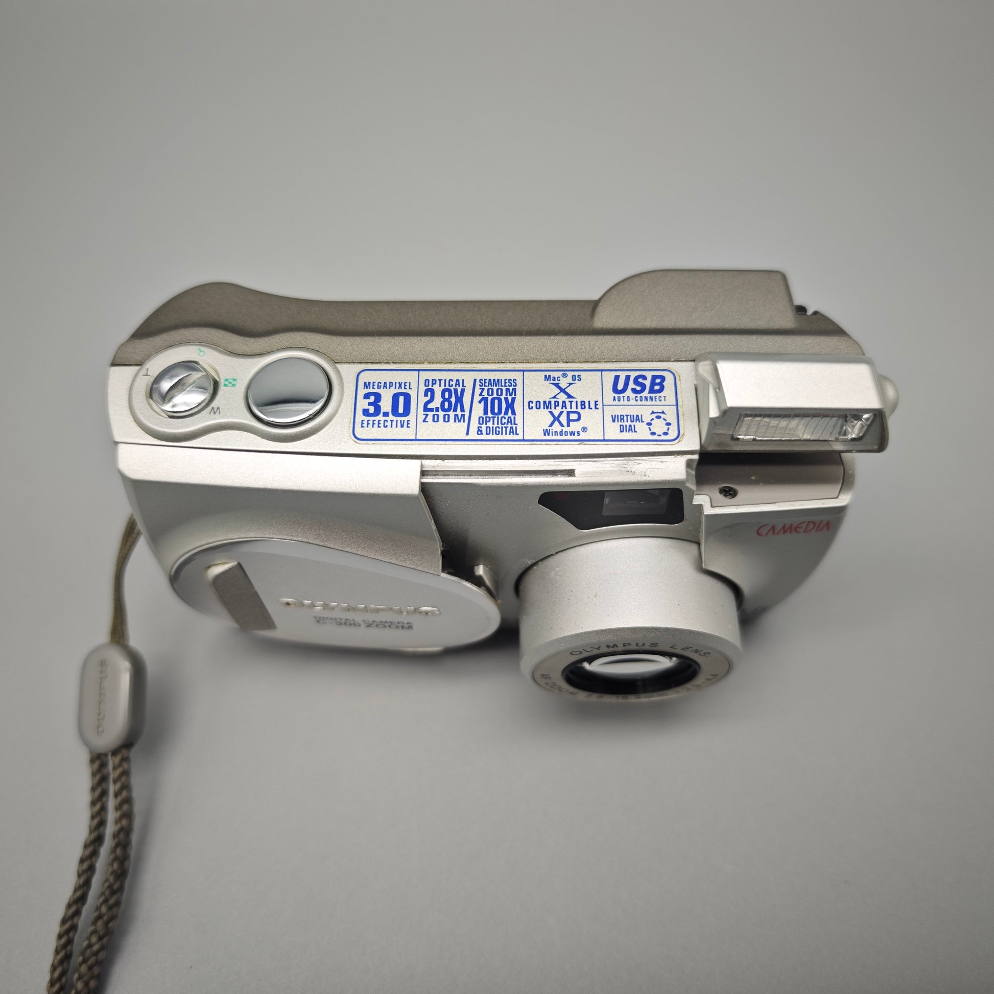 Olympus C 300 Zoom Digital Kamera Silber 3 MP Vintage Digicam mit Tasche und SmartMedia Karten
