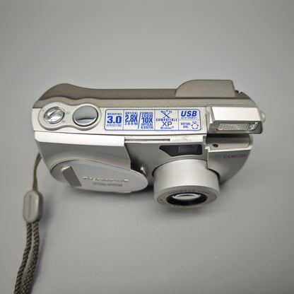 Olympus C 300 Zoom Digital Kamera Silber 3 MP Vintage Digicam mit Tasche und SmartMedia Karten