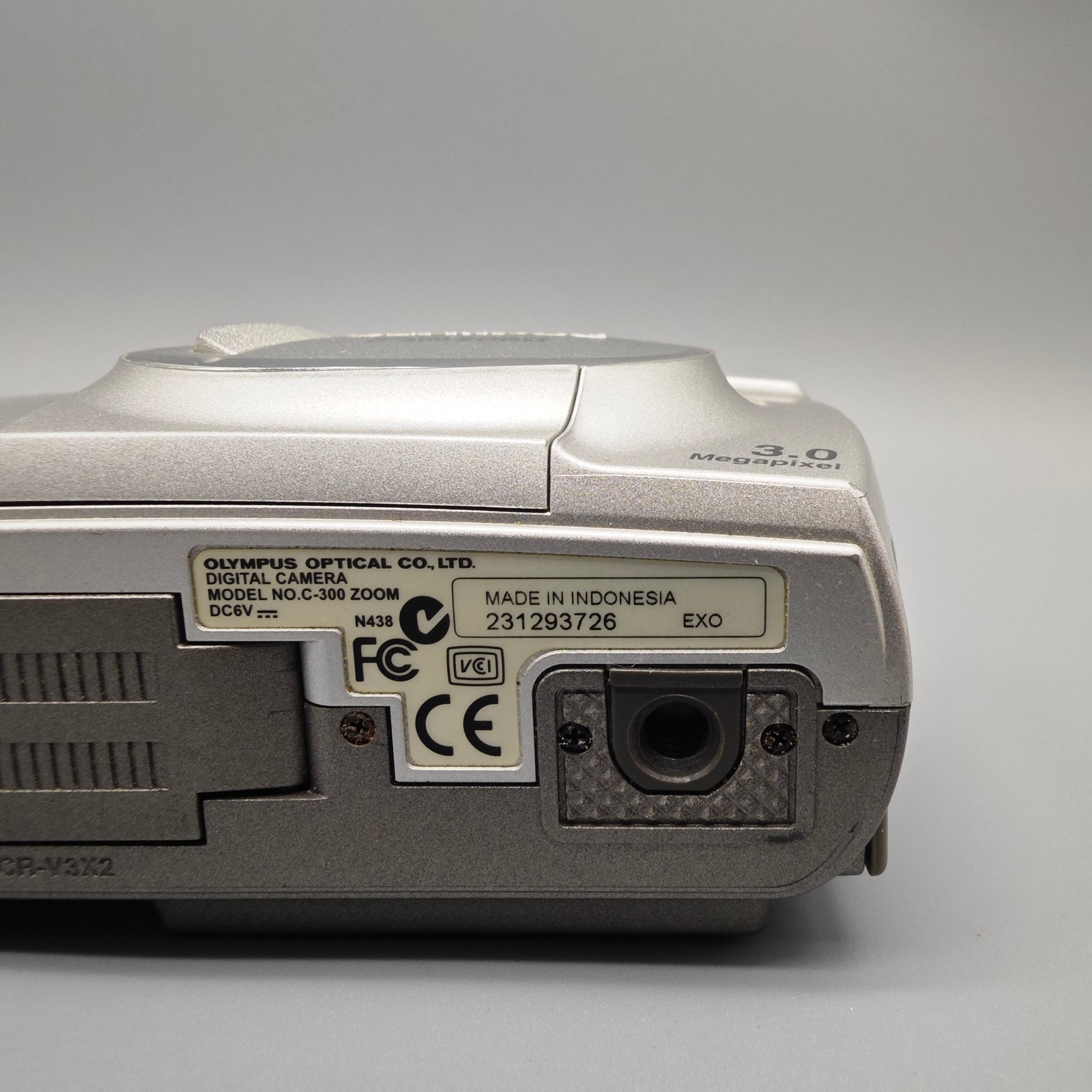 Olympus C 300 Zoom Digital Kamera Silber 3 MP Vintage Digicam mit Tasche und SmartMedia Karten