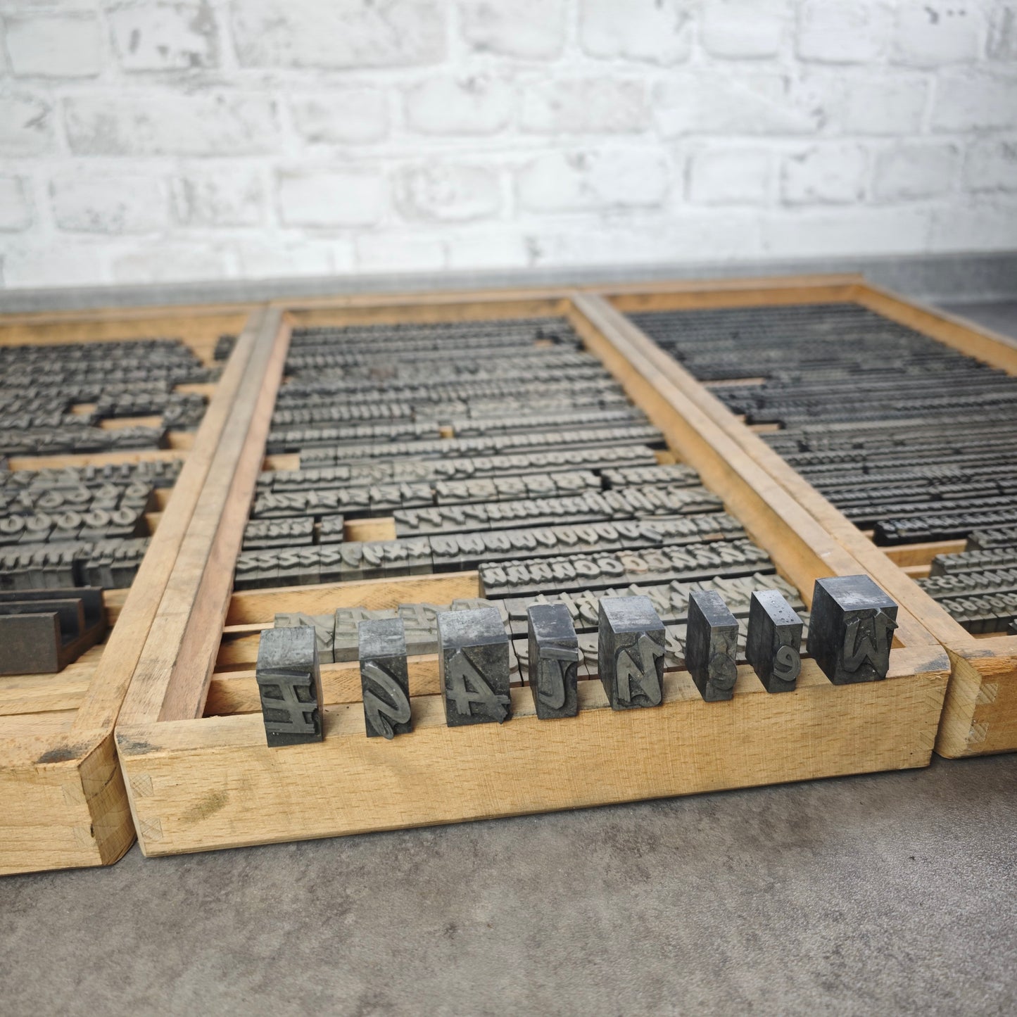 Bleisatz Plakatschrift 72 pt und 36 pt Didot Lettern Buchdrucksatz Brush Buchdruck