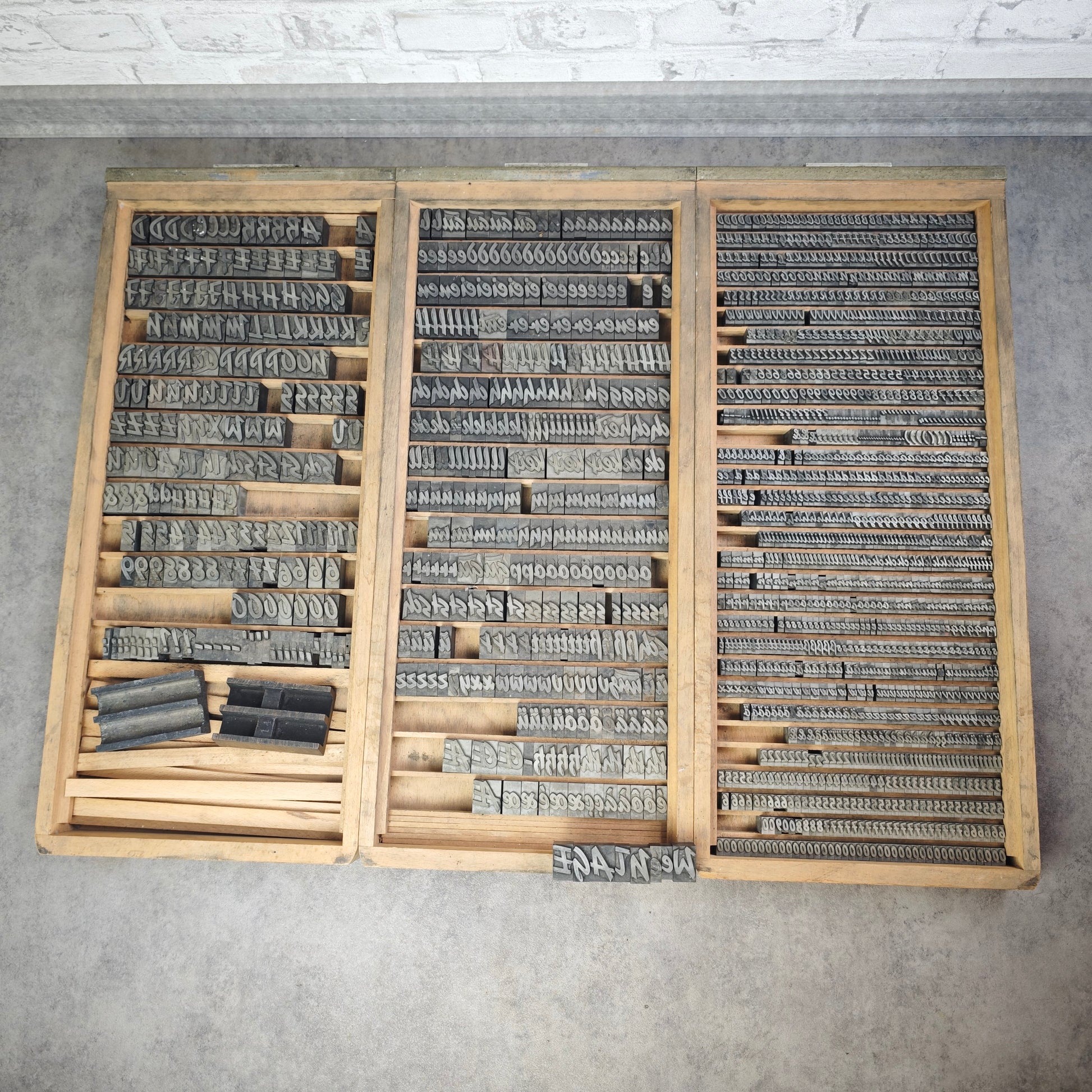 Bleisatz Plakatschrift 72 pt und 36 pt Didot Lettern Buchdrucksatz Brush Buchdruck