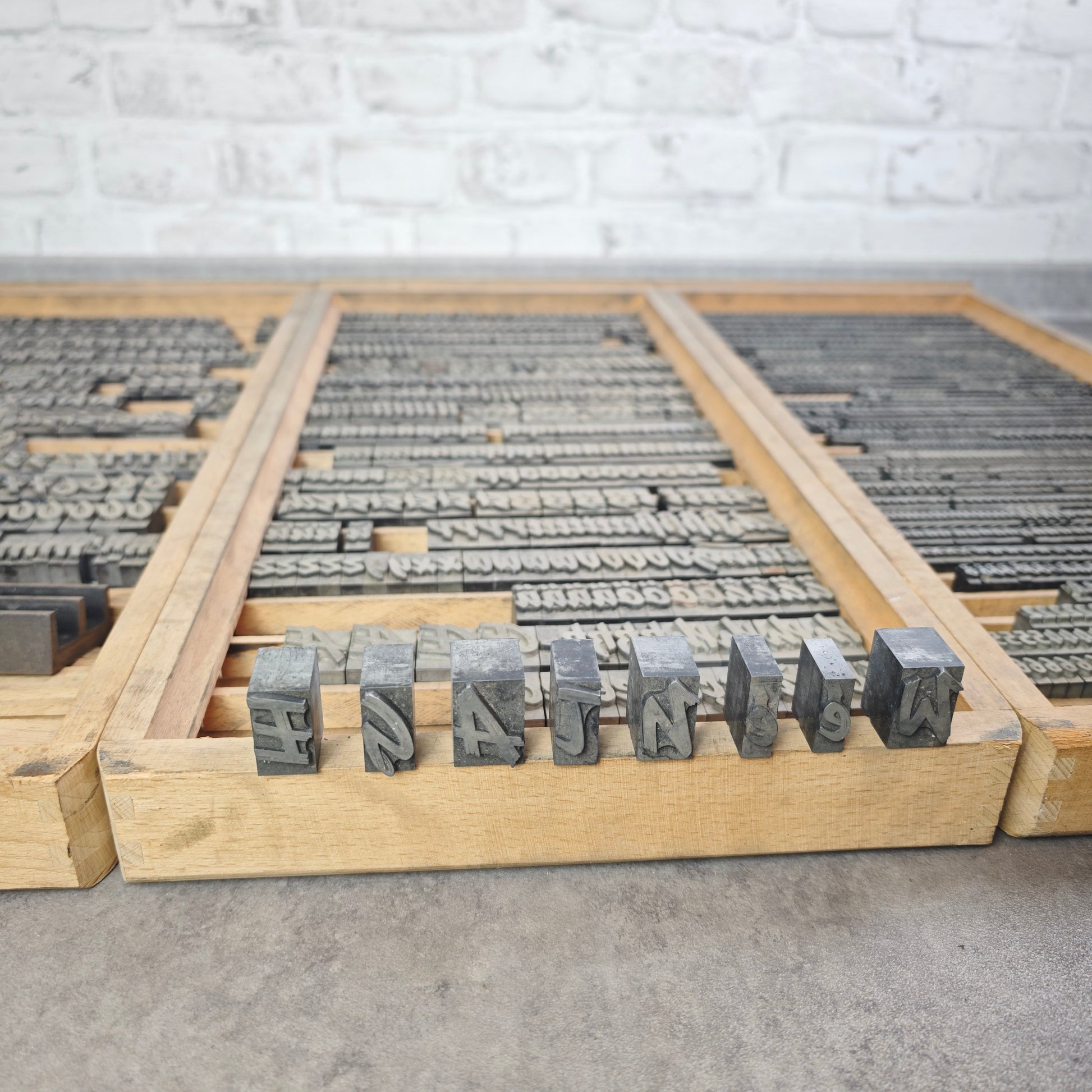 Bleisatz Plakatschrift 72 pt und 36 pt Didot Lettern Buchdrucksatz Brush Buchdruck